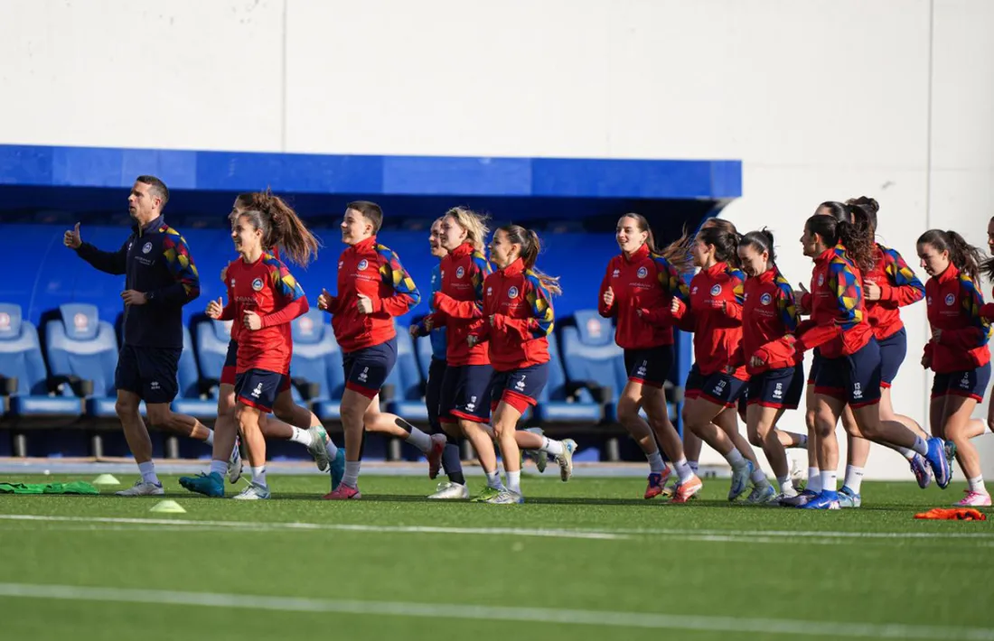 La selecció absoluta es va entrenar ahir a l'escenari del partit.