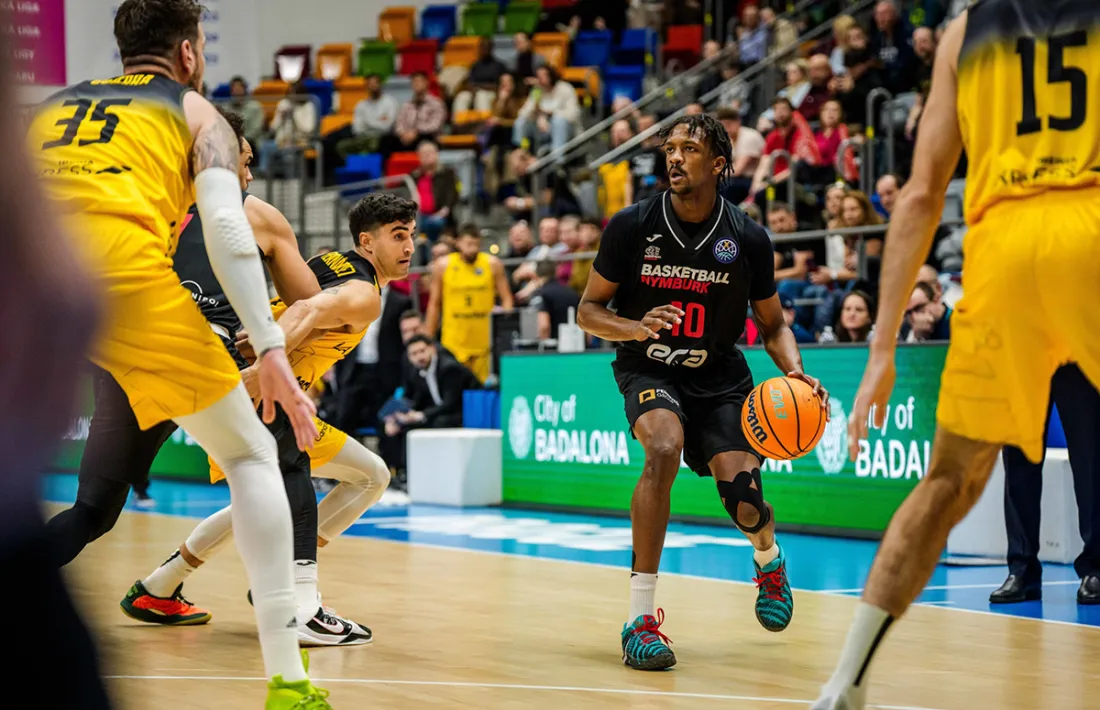 Sir'Jabari Rice, defensat per Jaime, en un partit de la BCL.