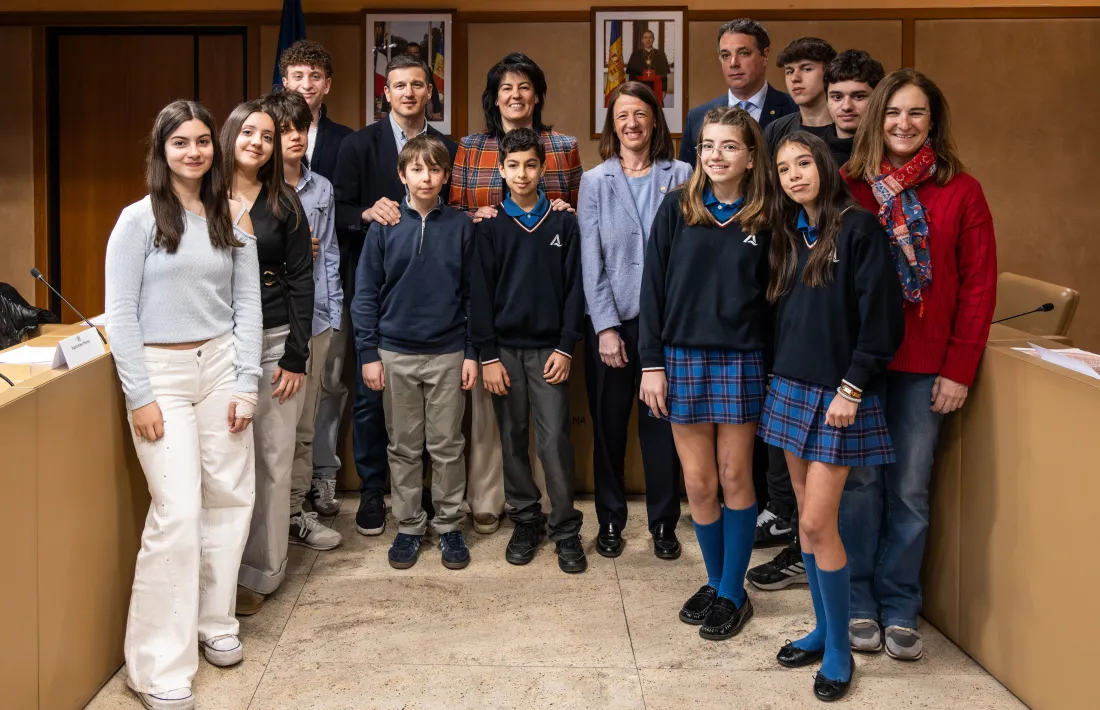 Foto de família dels participants al Consell dels Adolescents de les Valls del Nord.