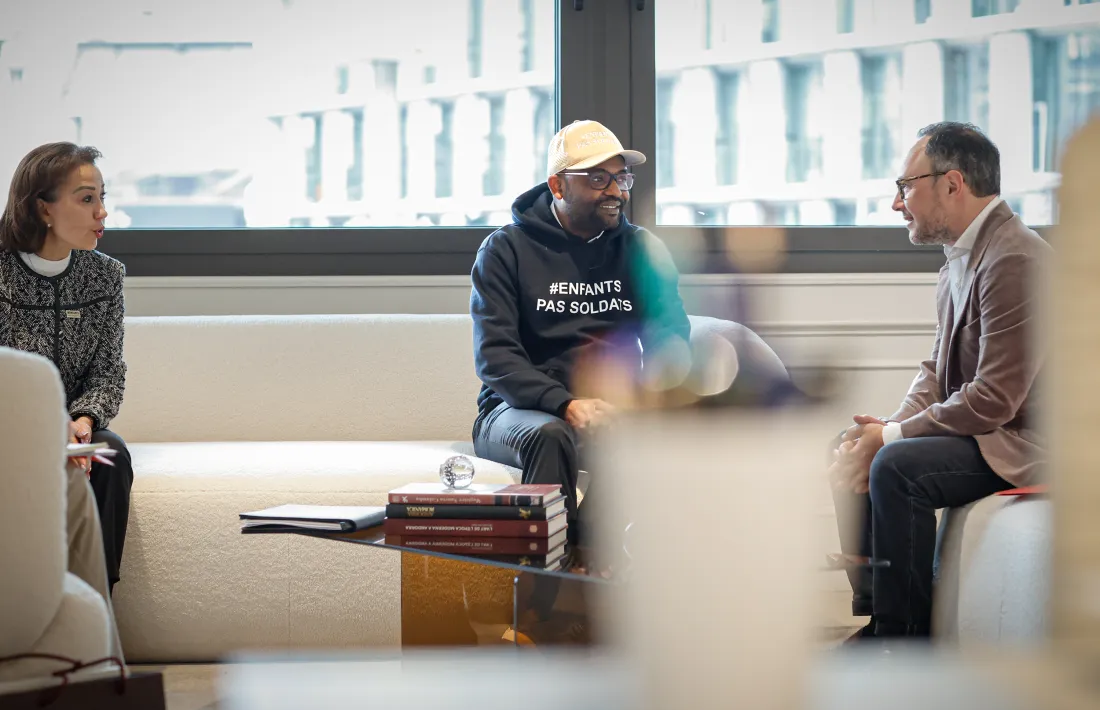 Mounira Van Buel Amdouni i Junior Nzita Nsuami al despatx del cap de Govern, Xavier Espot.