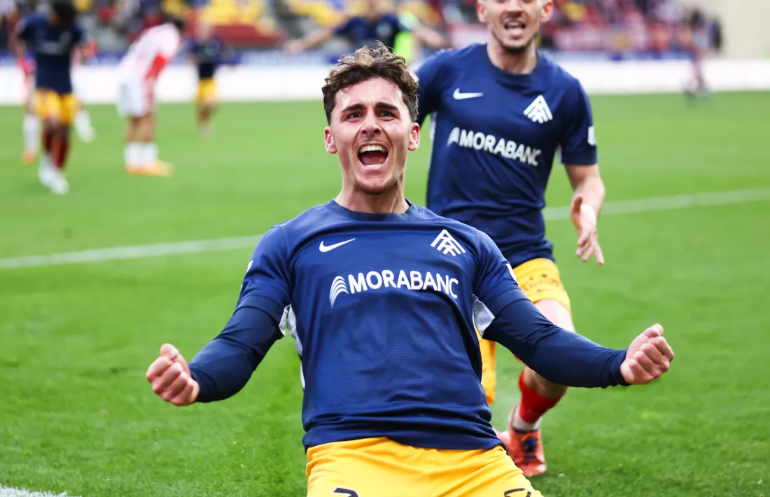 Yeray Cabanzón celebra l'únic gol del partit, el de la victòria, que va ser de Jesús Bernal en pròpia meta.