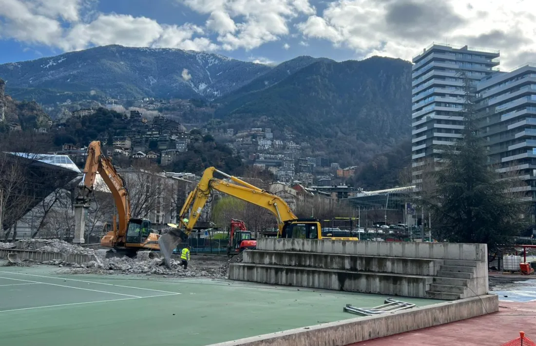 Les obres del nou parc infantil s'allargaran dotze setmanes.