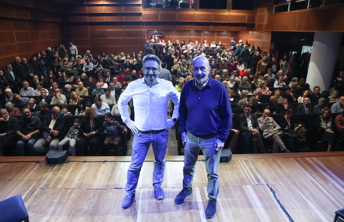 Eric Jover i Joan Martínez Benazet van omplir ahir el Comú d'Escaldes en la presentació de 'Divendres 13: la pandèmia a Andorra'.