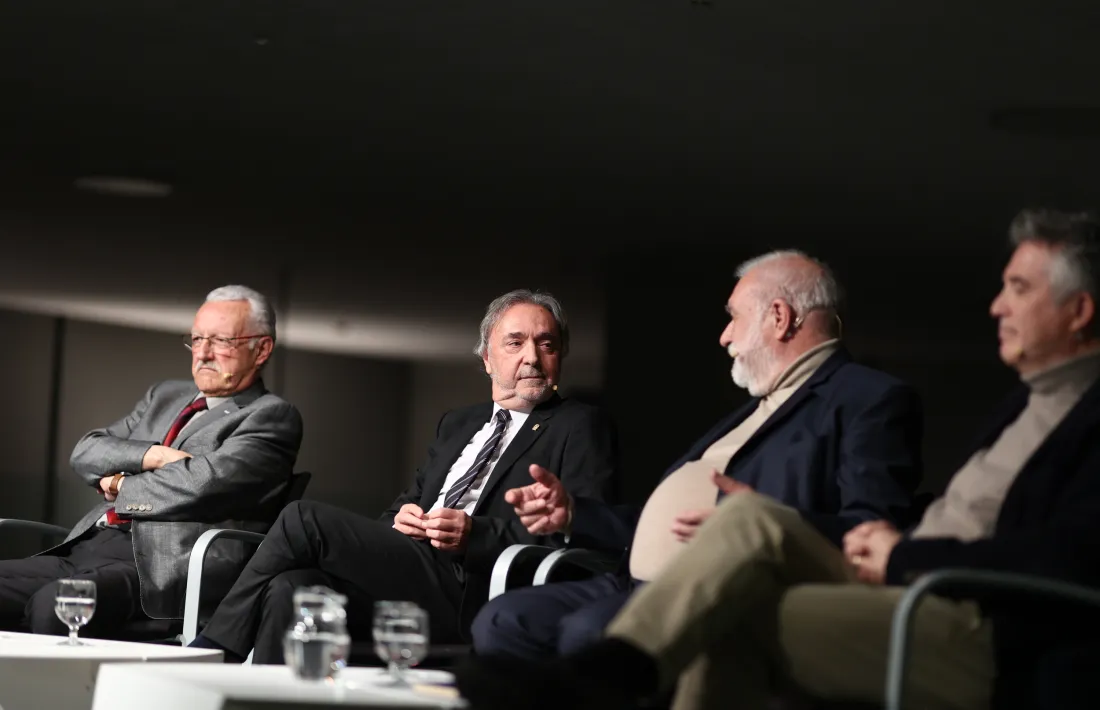 Gelabert, Mas, Dallerès i Mateu en la taula rodona sobre l'inici del Procés Constituent.