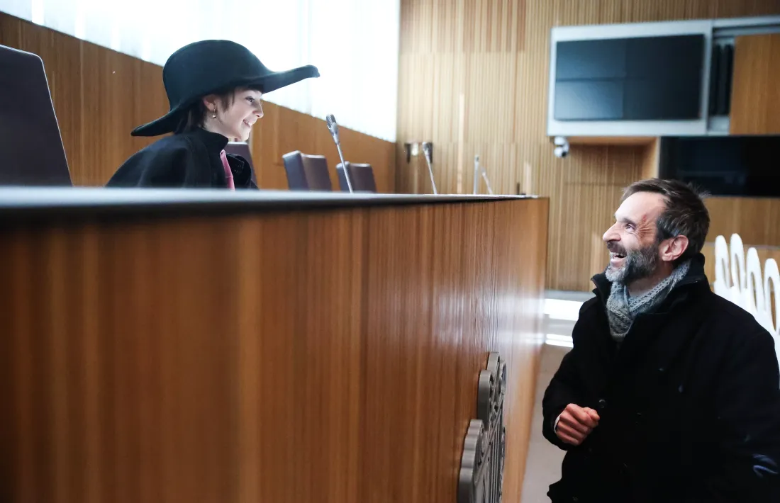 La gent es podia vestir amb la capa i el bicorn del síndic general per fer-se una fotografia.