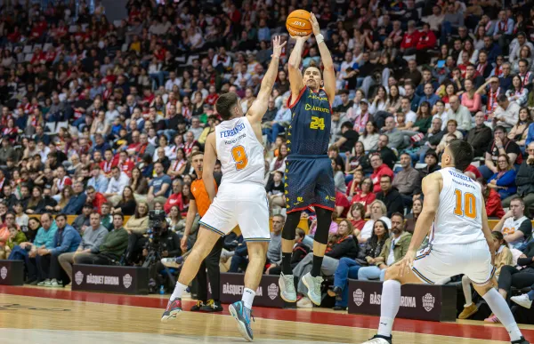 p. 27 RS898549_J22 GIR-MBA Firmar acb Photo - Sergi Gerones