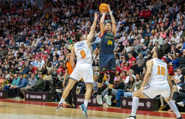 p. 27 RS898549_J22 GIR-MBA Firmar acb Photo - Sergi Gerones