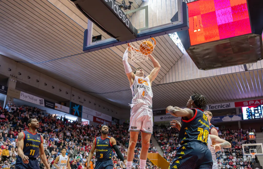 El Bàsquet Girona va passar per sobre del BC MoraBanc.