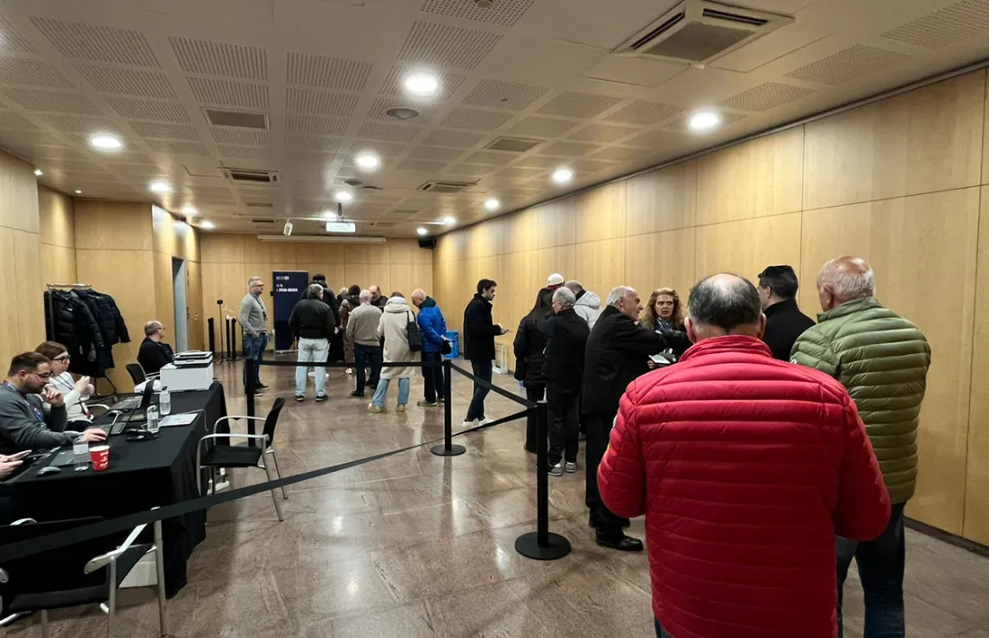 Els socis del Barça del Principat van exercir el dret a vot al país.