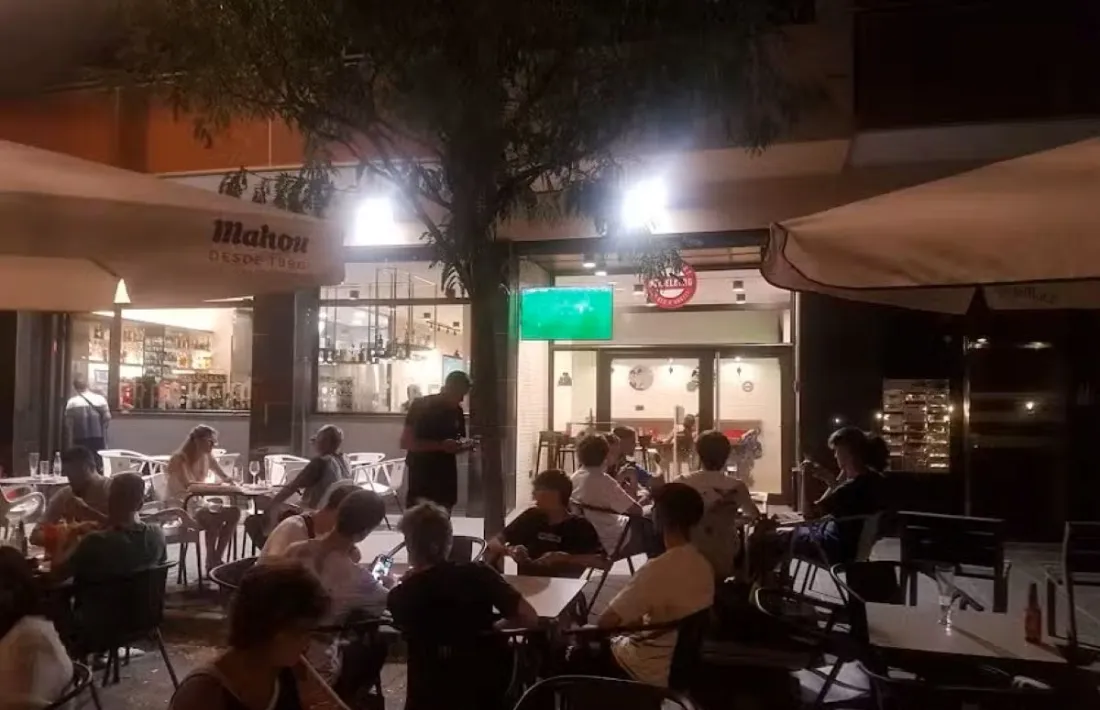   Imatge d'arxiu de la terrassa nocturna. 