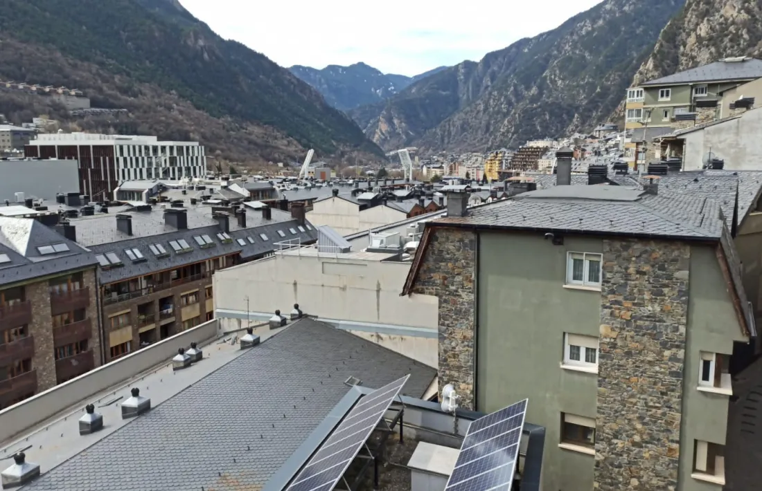 Vista de les teulades d'Andorra la Vella.