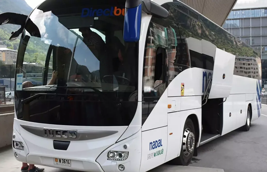 Un autocar a l'Estació Nacional d'Autobusos.