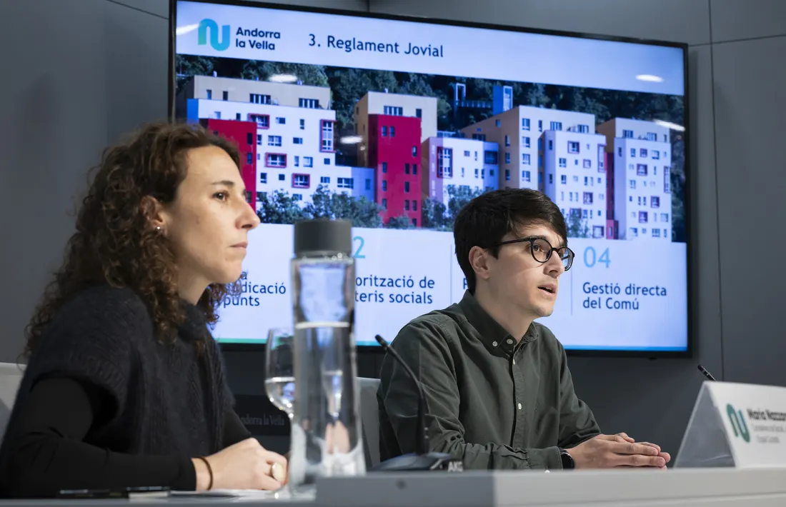 Maria Nazzaro i Marc Torrent han explicat el nou reglament de Jovial.