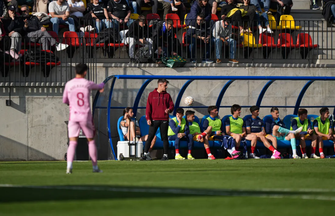 Carles Manso, a la banqueta.