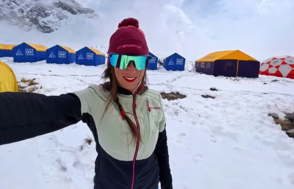 p. 29 stefi troguet al camp base de l'annapurna foto stefi troguet