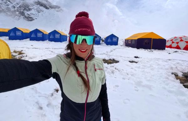 p. 29 stefi troguet al camp base de l'annapurna foto stefi troguet