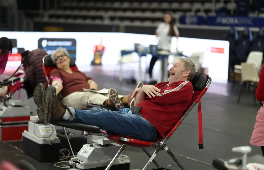 Un moment de la jornada de donació de sang celebrada ahir al pavelló Toni Martí.