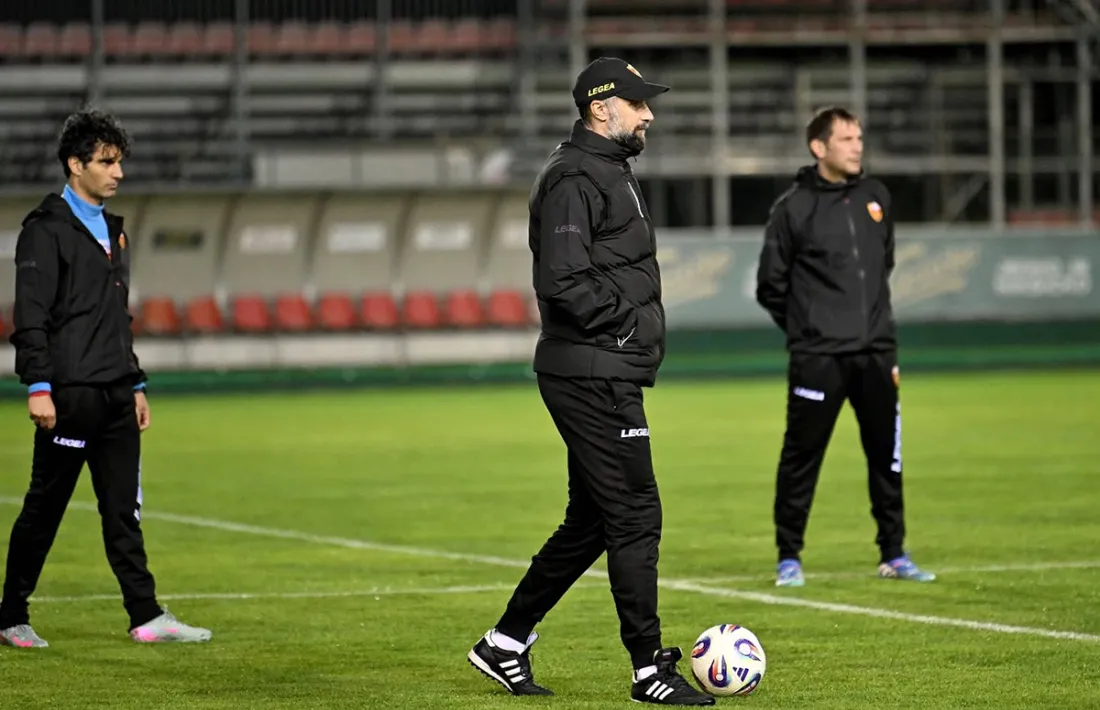 Mirko Vučinić, ex-Lecce, Roma o Juventus, seleccionador montenegrí.