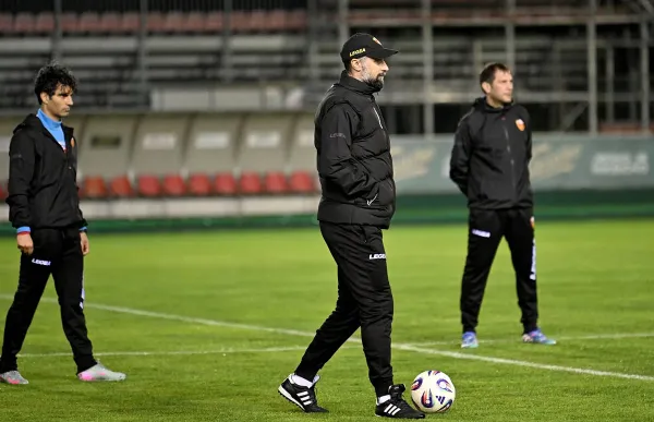 p. 29 mirko vucinic seleccionador montenegro foto