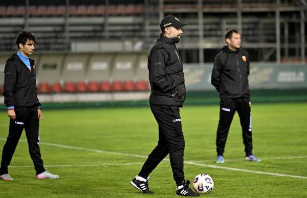 Primers tests per a la Nations