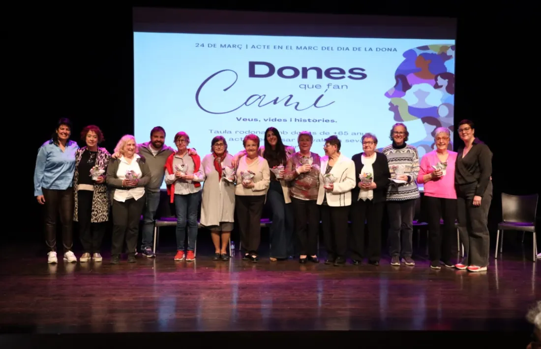 Les participants a la taula rodona d'aquest vespre.