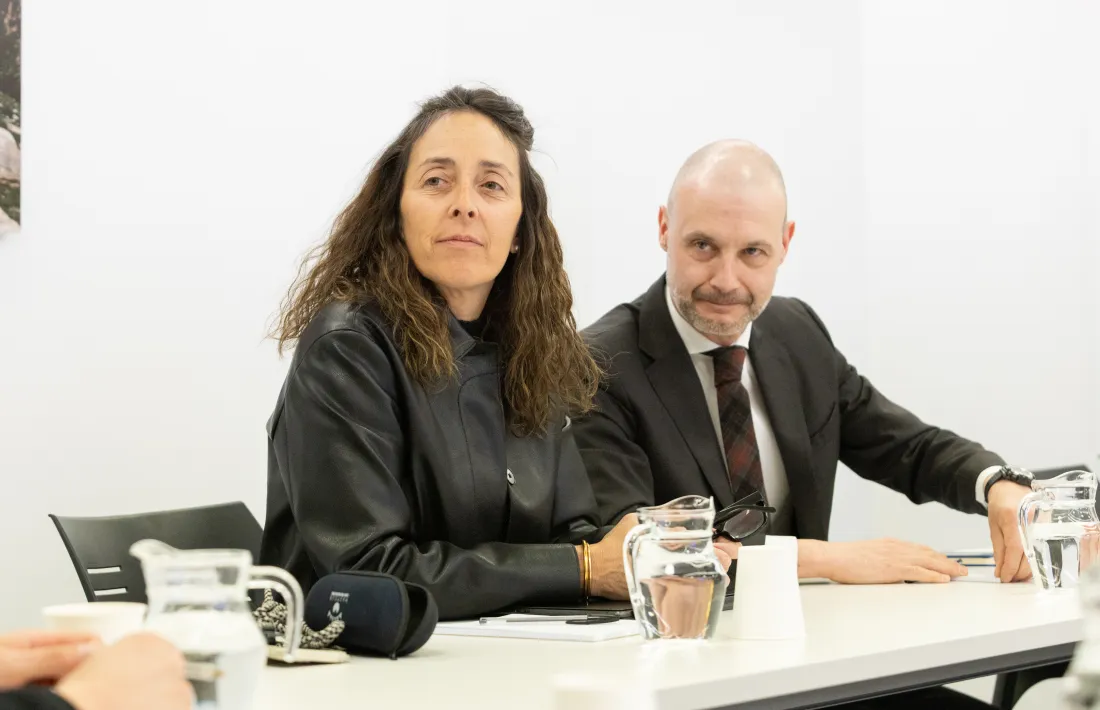 Gemma Riba i Jordi Casadevall, durant la reunió de la comissió legislativa d'aquesta tarda.