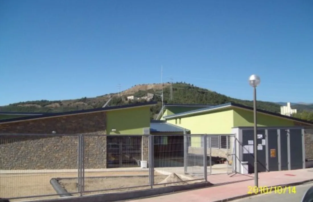 Exterior de l'escola Rosa Campà de Montferrer. 