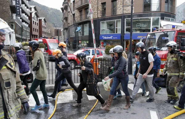 p. 04 1. incendi tiffany's