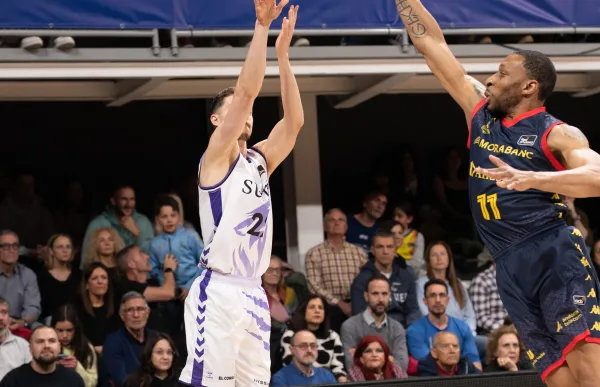 p. 37 stan okoye en defensa foto acb photo dani catalan