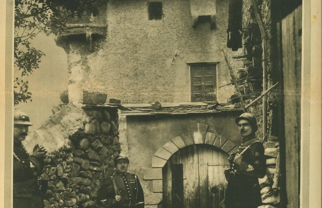 (peu de foto 1 i 2) La conflictivitat de Fhasa i l’ocupació del Consell General ens van convertir l’estiu del 1933 en una font de notícies per a la prmesa internacional: ‘La Vanguardia’ ens va dedicar la foto de portada de dos números de ‘Notas gráficas’.