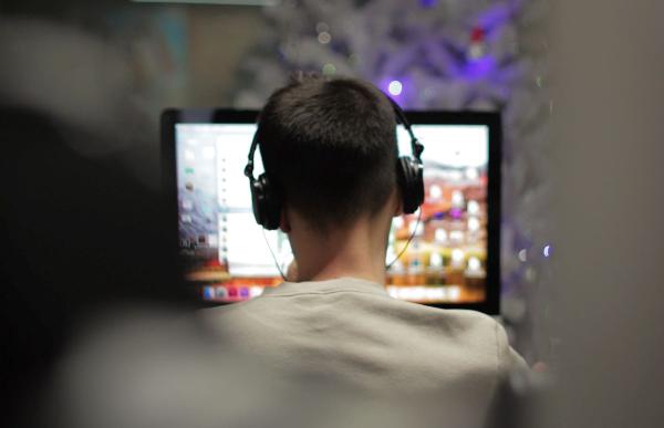 Pantalles, adolescents i conflictes: per què necessitem la mediació