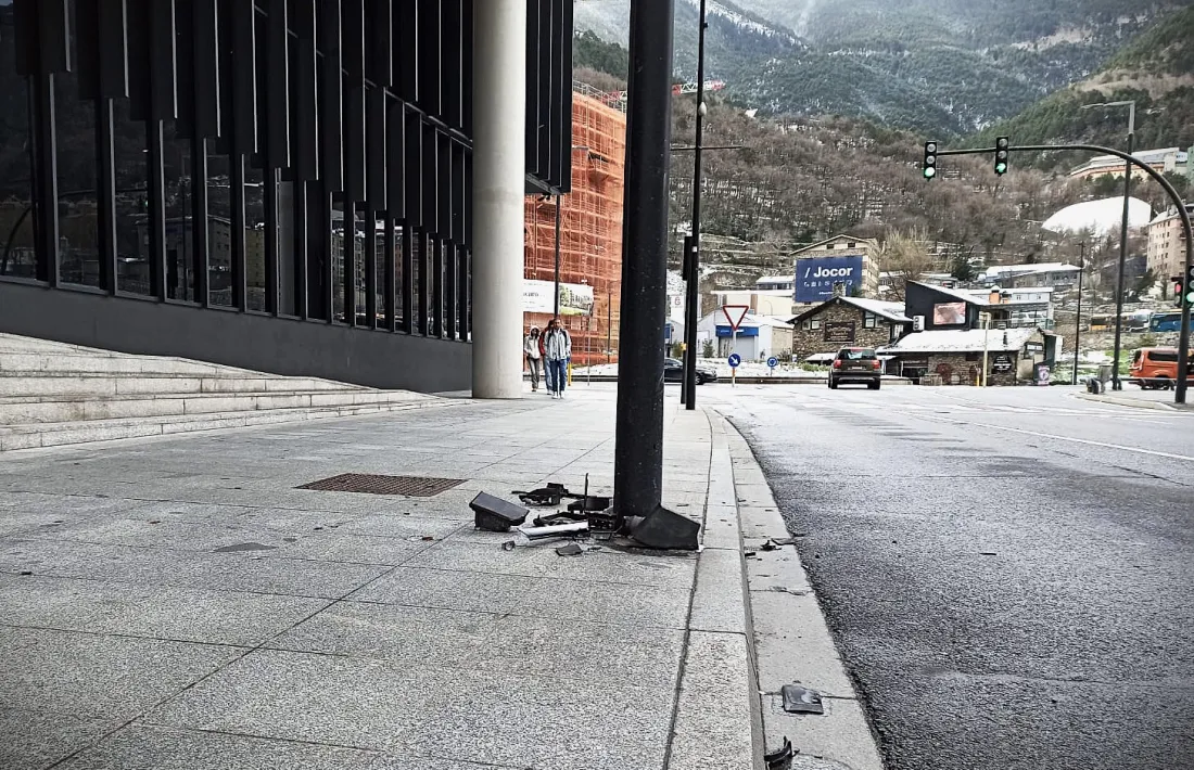 Suposades restes del vehicle amb què circulava el sospitós.