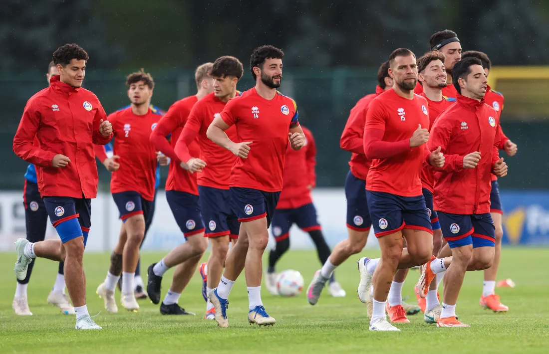 Els homes de Koldo Álvarez de Eulate exercitant-se ahir a l'Stadium Serravalle de San Marino. 
