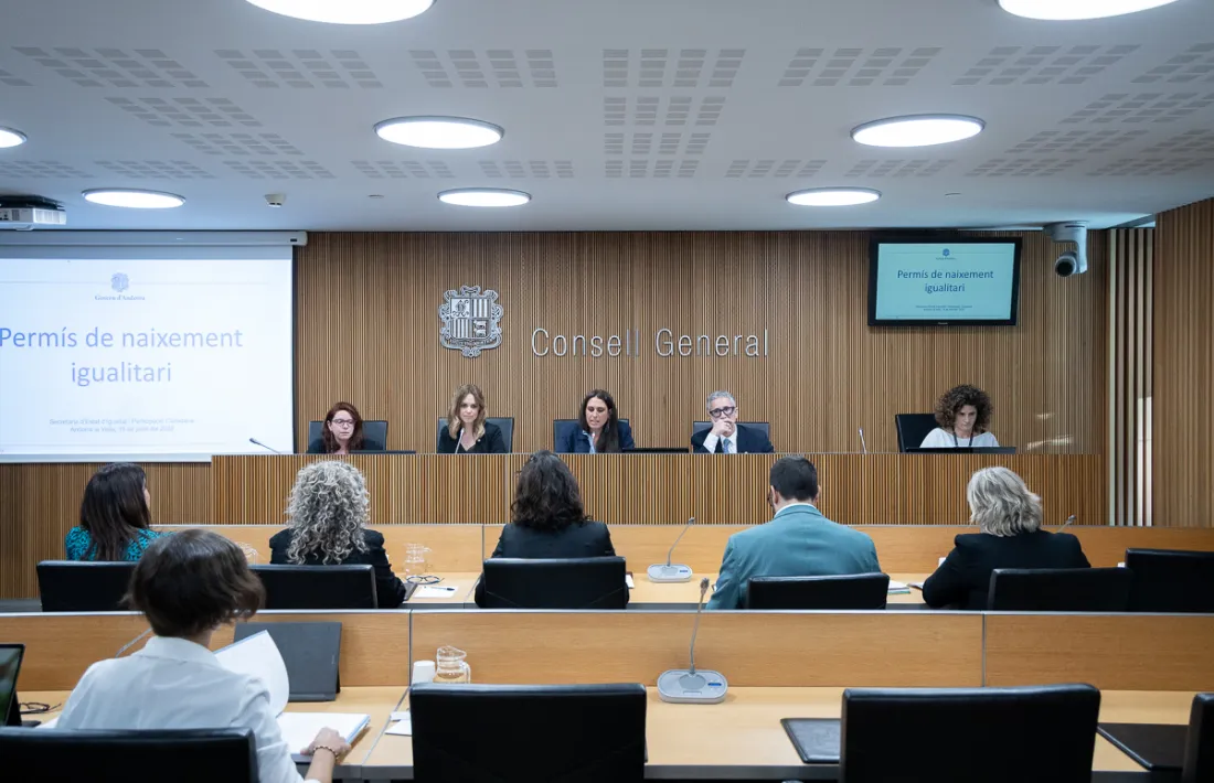 Cadena, amb Porras, va presentar el projecte de llei a la comissió d'Afers Socials el juliol passat.