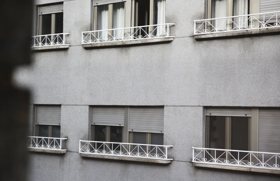 Els finestrals de diferents habitatges d'un edifici.