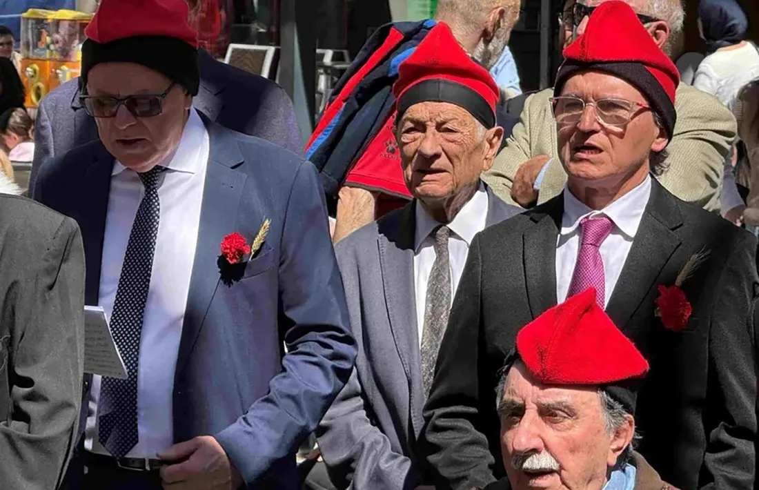 El Cor de Caramelles de la Germandat de Sant Sebastià, al Passeig Joan Brudieu. 