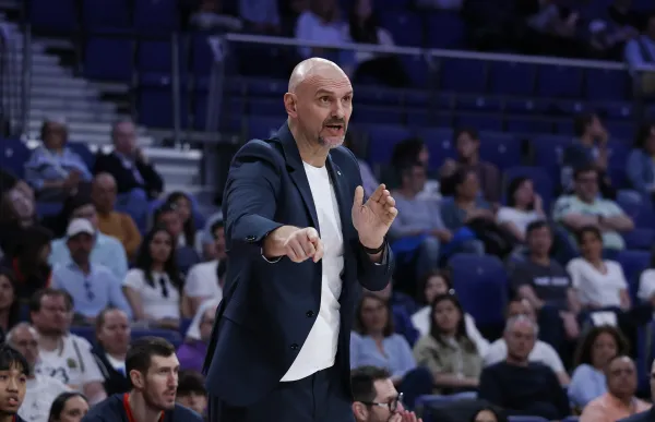 p. 28 RS903418_J25 RMB-MBA Firmar acb Photo - Victor Carretero