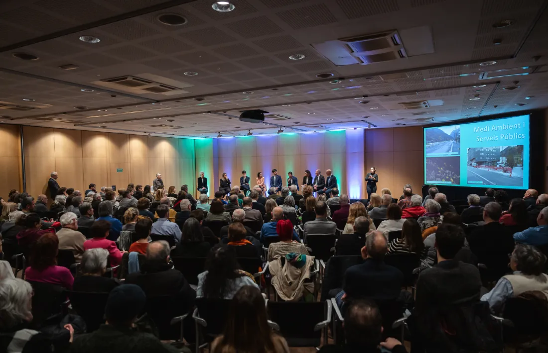 Una reunió de poble anterior.