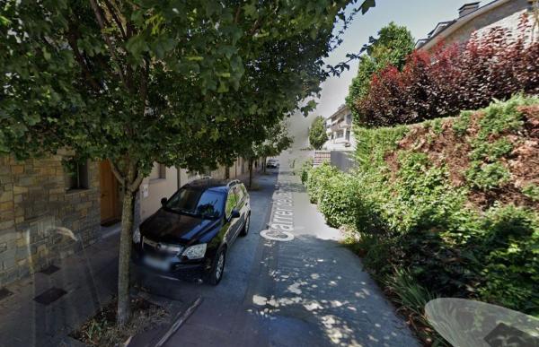 Indignació pel vet a aparcar a carrers de la zona del poliesportiu 