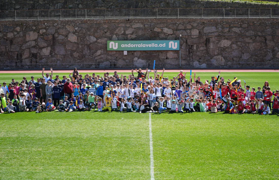 L'FC Andorra va rebre el suport de gairebé 300 aficionats al Comunal.