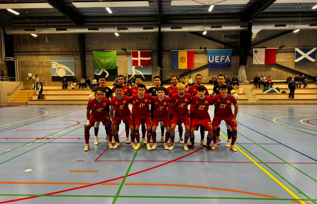 La selecció, abans d'enfrontar-se a Escòcia, en l'inici del Premundial que es disputa a Dinamarca.