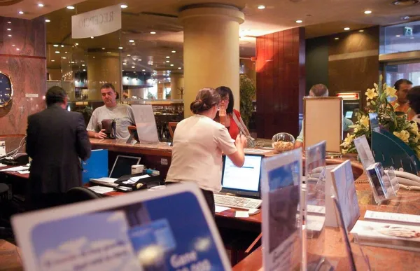 p. 06 2_recepcio_hotels_-_bondia-large