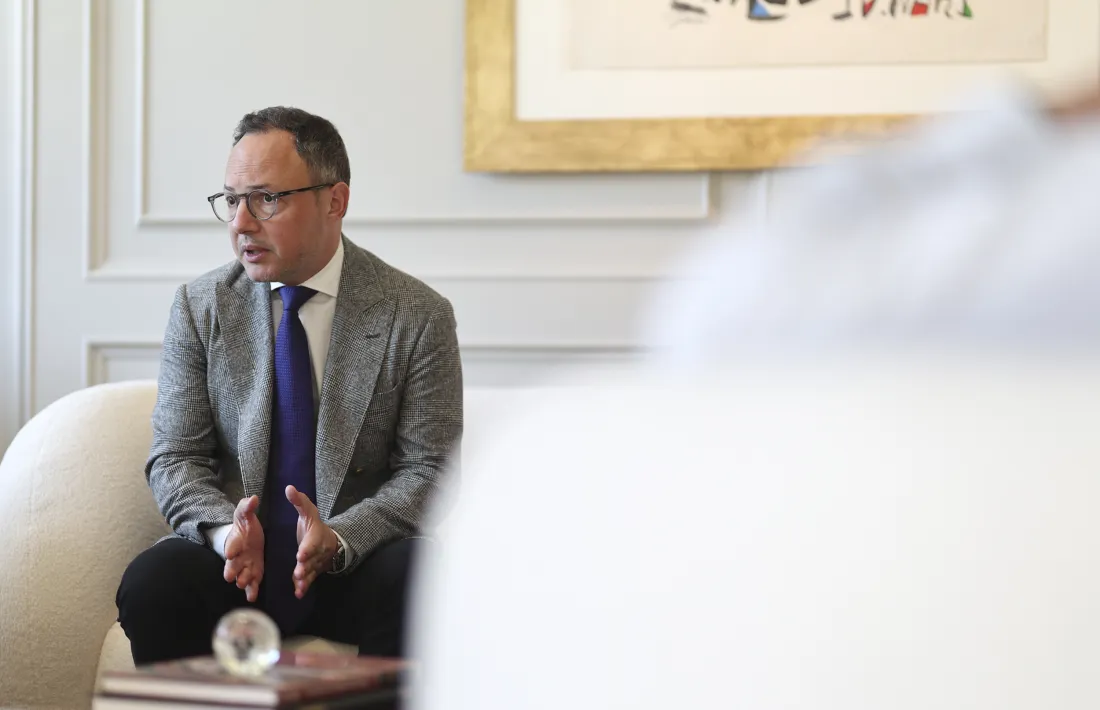 El cap de Govern, al despatx de l'edifici administratiu.