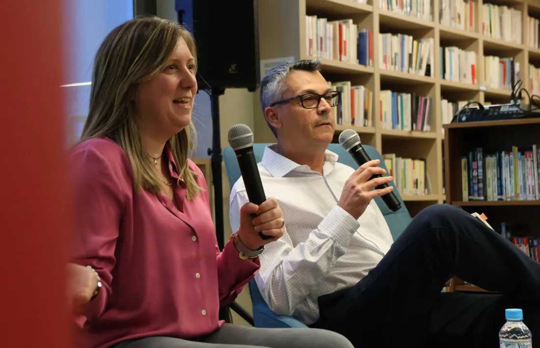 Maria Cucurull i Xavier Albert durant la presentació.