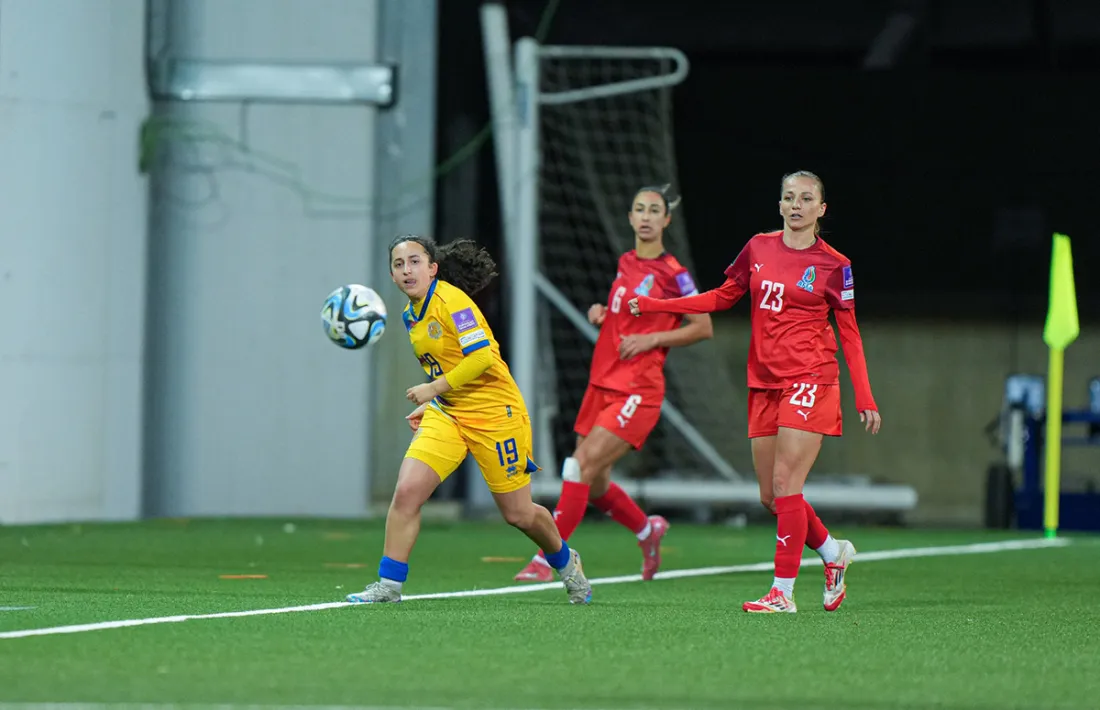 Noa Tesorero, amb inicis al futbol sala, va debutar amb 15 anys.
