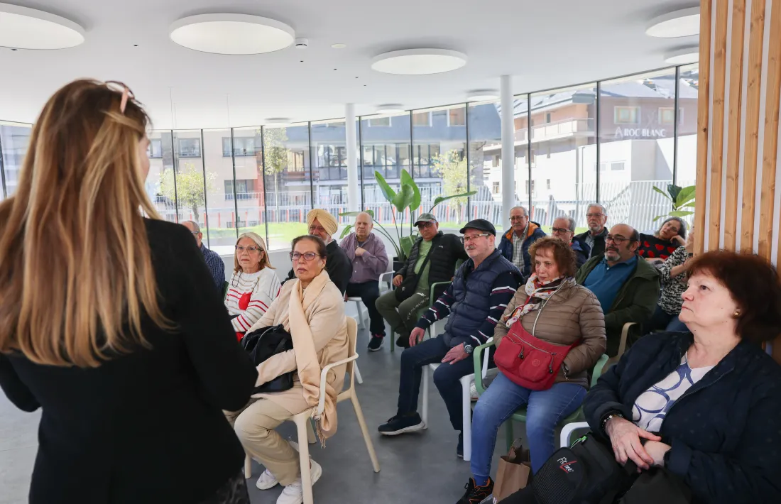 Un moment del sorteig dels horts d'en Sucarana a la Llar de jubilats d'Escaldes.