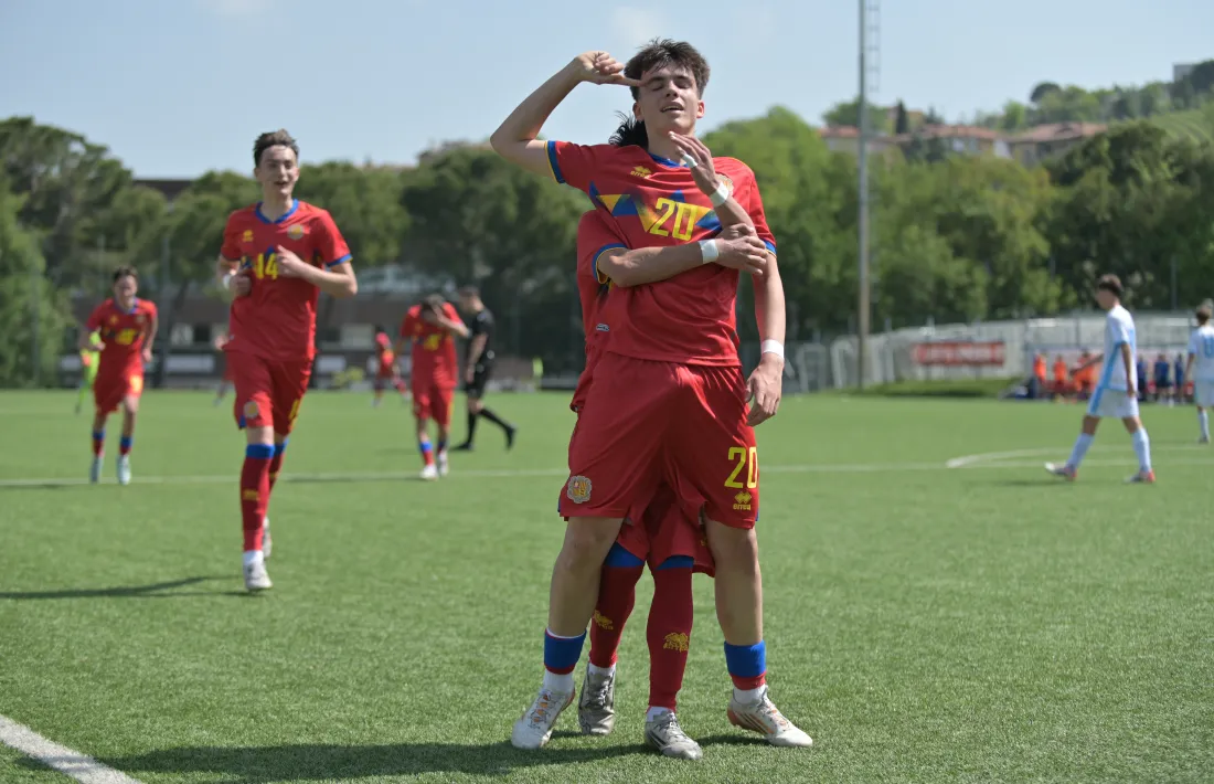 Marc Huguet celebra el 2 a 0 contra San Marino al PreEuropeu.