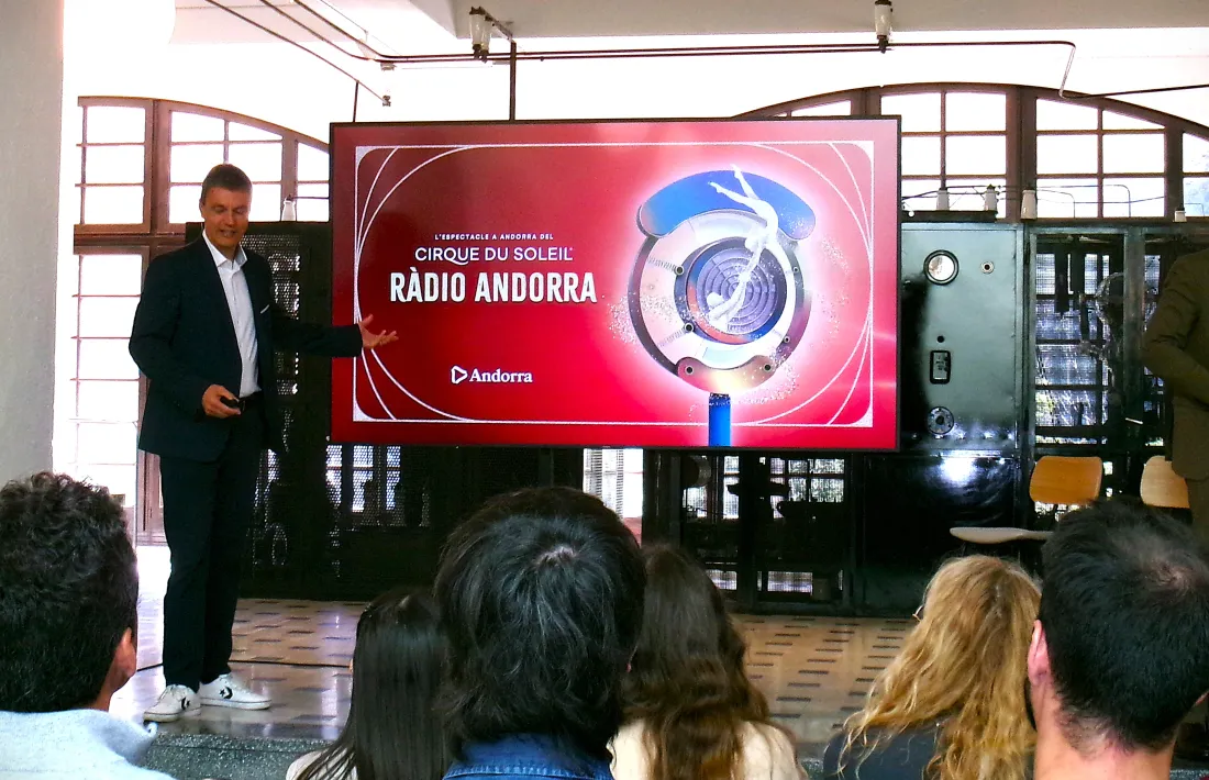 La presentació del nou espectacle, com no podia ser de cap altra manera, es va fer a Ràdio Andorra.