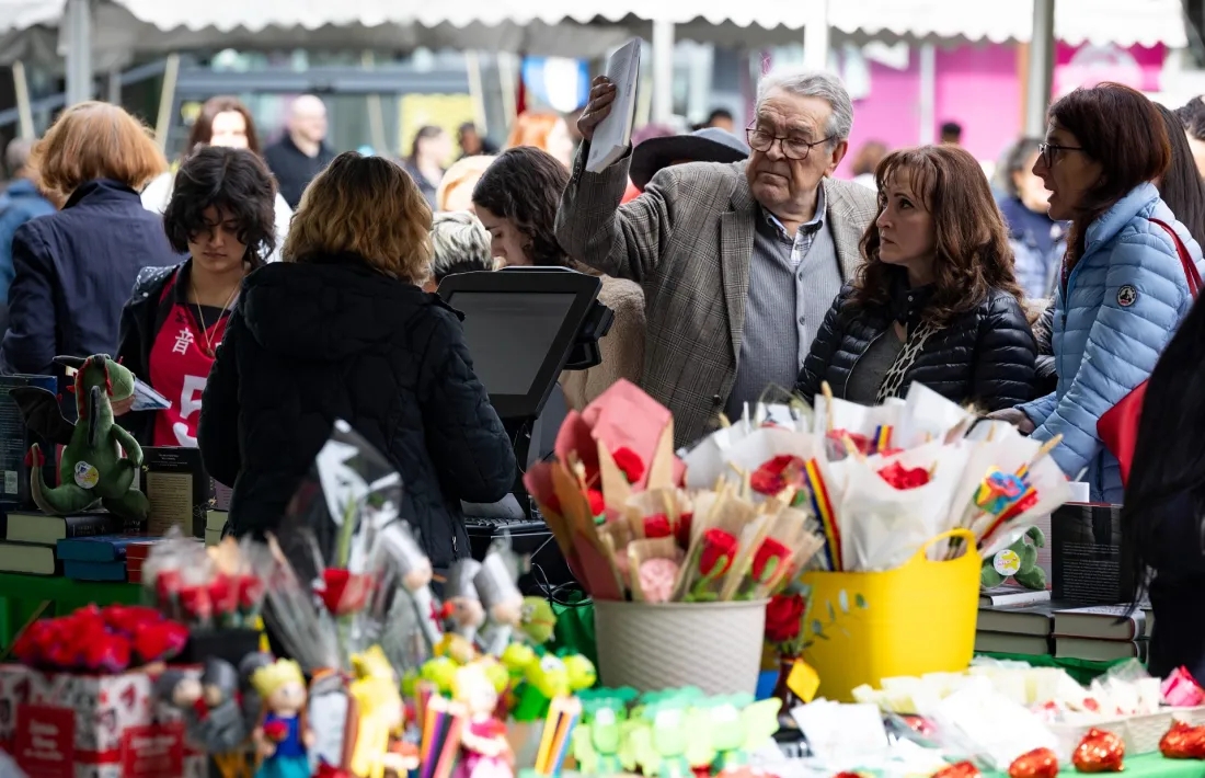 La Fira de Sant Jordi va tenir lloc a la plaça de la Rotonda l'any passat.