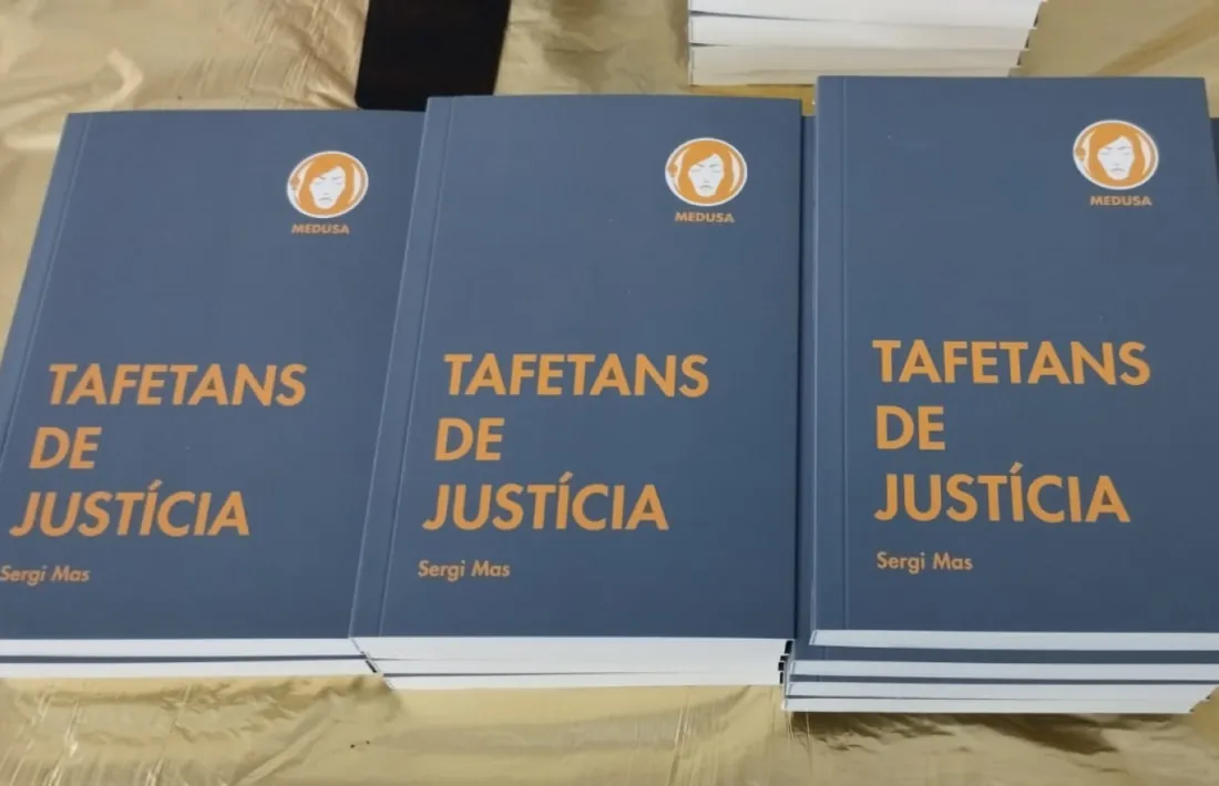 Si hem de jutjar per les recomanacions dels nostres lectors ‘Tafetans de justícia’, de Sergi Mas, figurarà entre els més venuts d’aquest Sant Jordi.